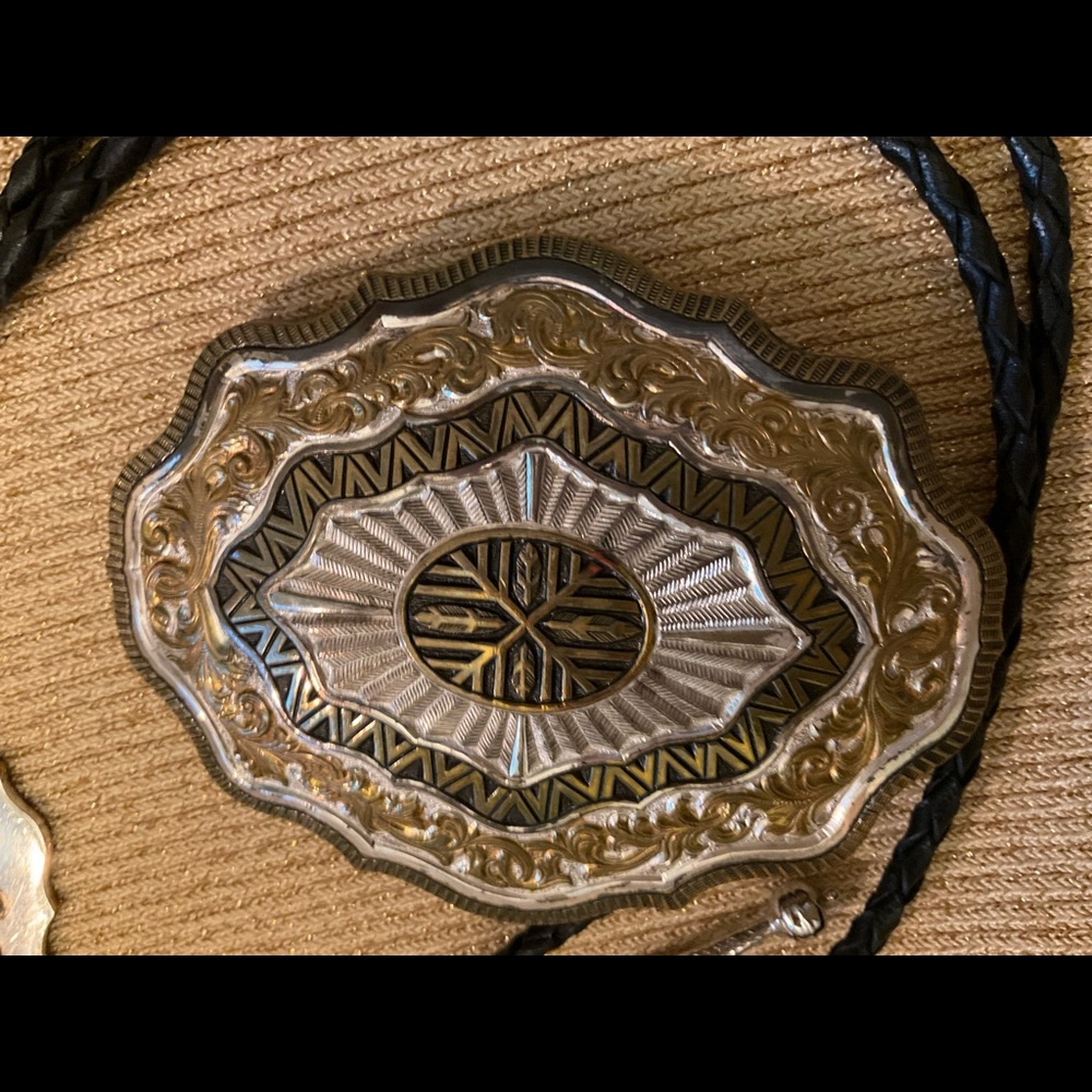 VINTAGE CRUMRINE WESTERN BELT BUCKLE